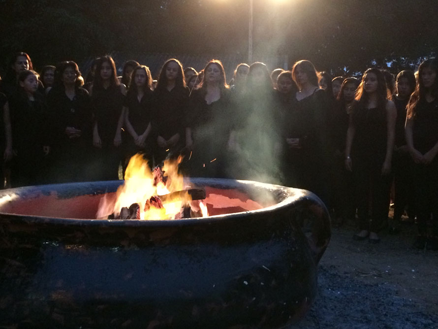 La memoria amorosa de 100 mujeres ardió en una hoguera artística